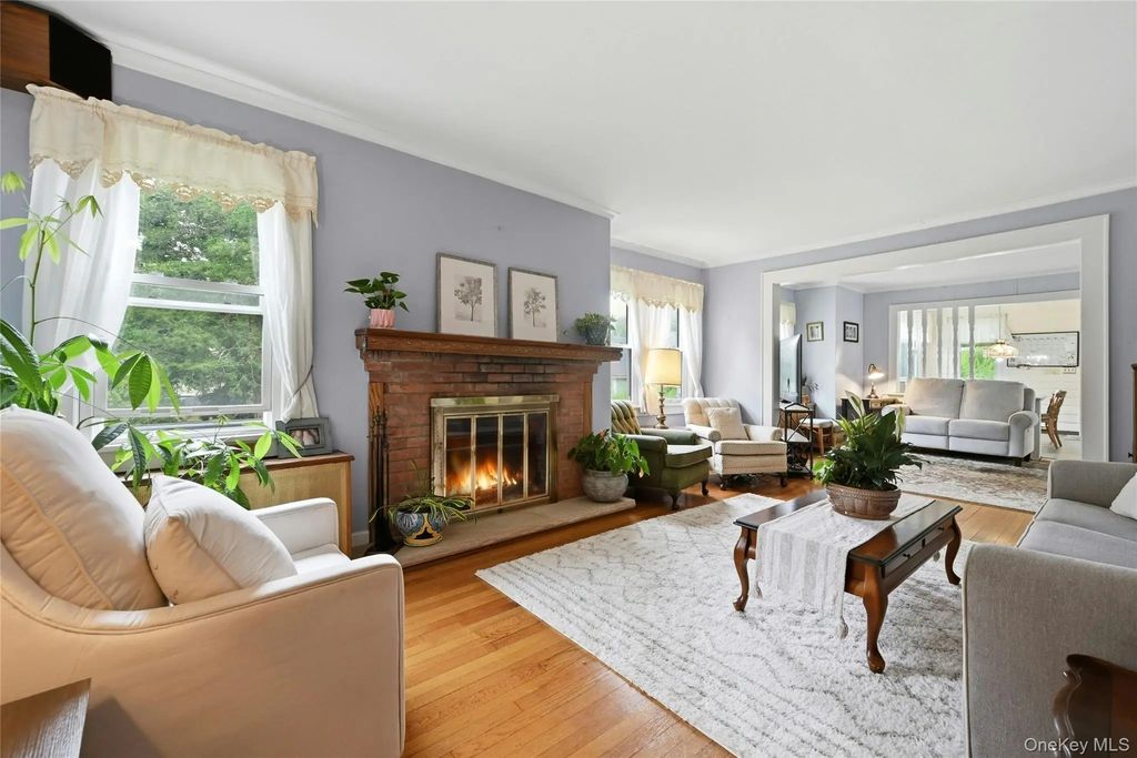 18 2nd Avenue, Port Jefferson