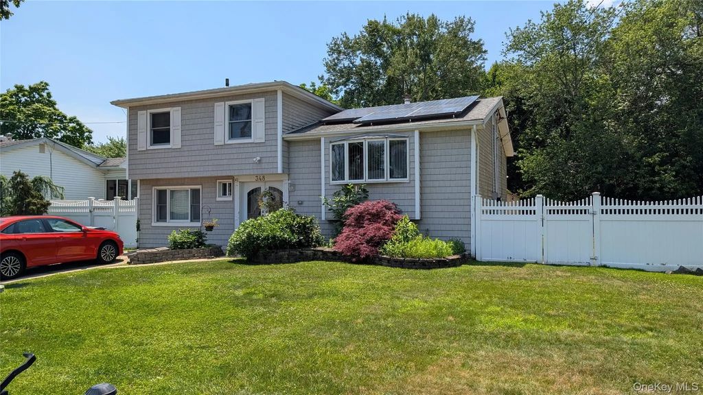 348 W 24th Street, Deer Park