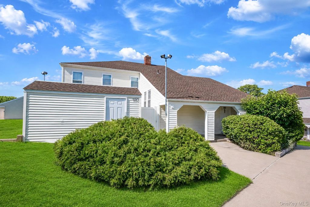 180 Lowndes Avenue # D, Huntington Station