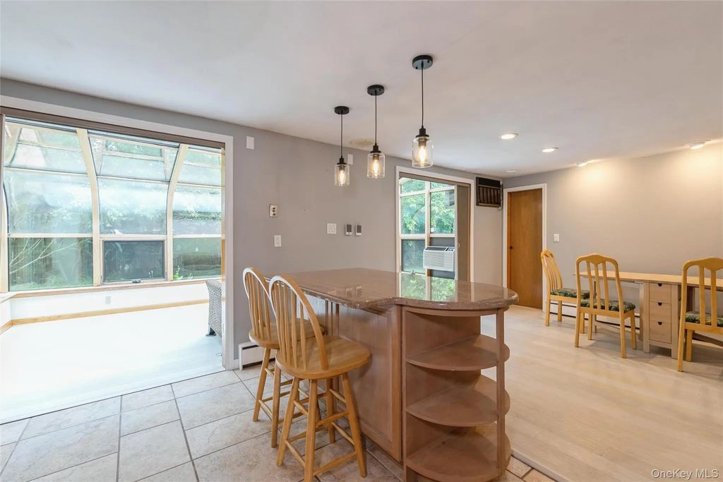 28 Campus Lane, Ronkonkoma
