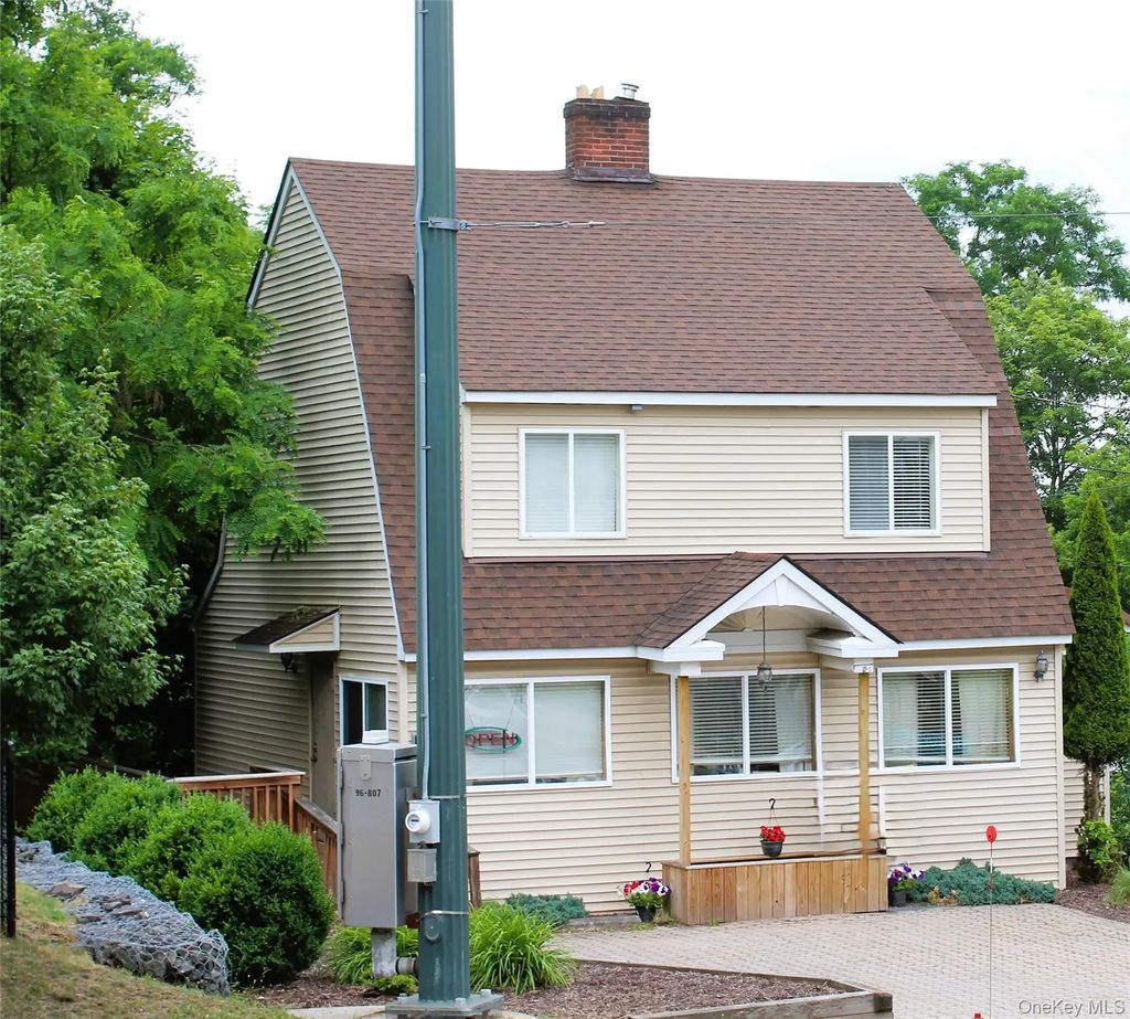 58 Pleasant Street, Monticello
