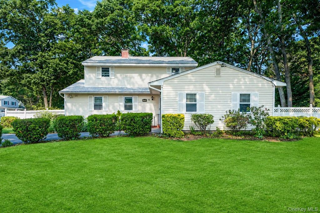 128 Avenue B, Holbrook