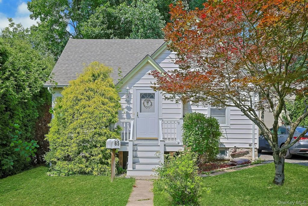 65 Laurel Place, Thornwood