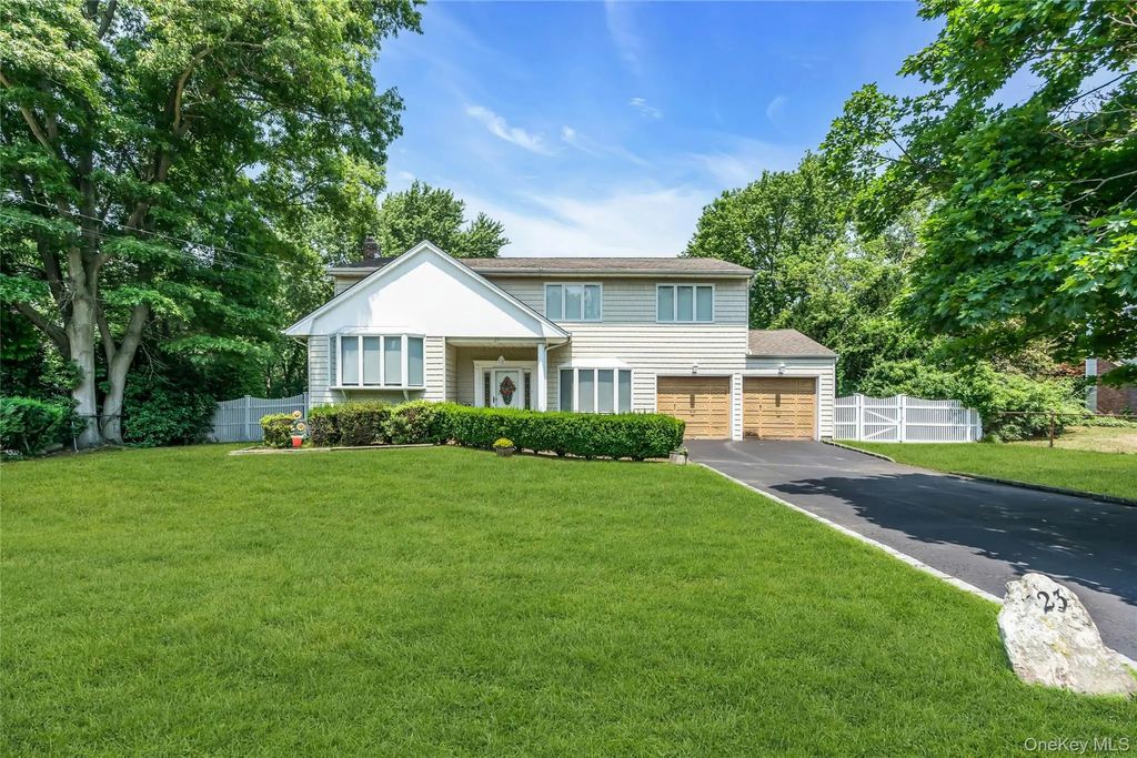 23 Carpenter Lane, Hauppauge
