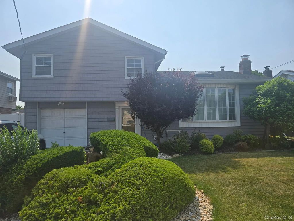 31 Oxford Road, East Rockaway
