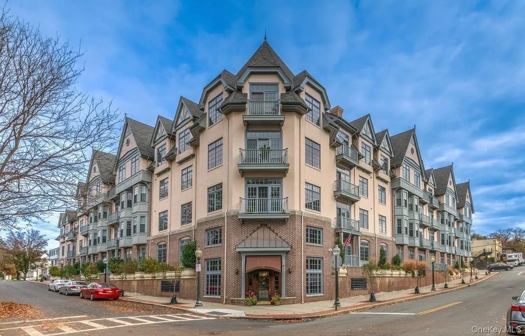 55 1st Street # 108, Pelham