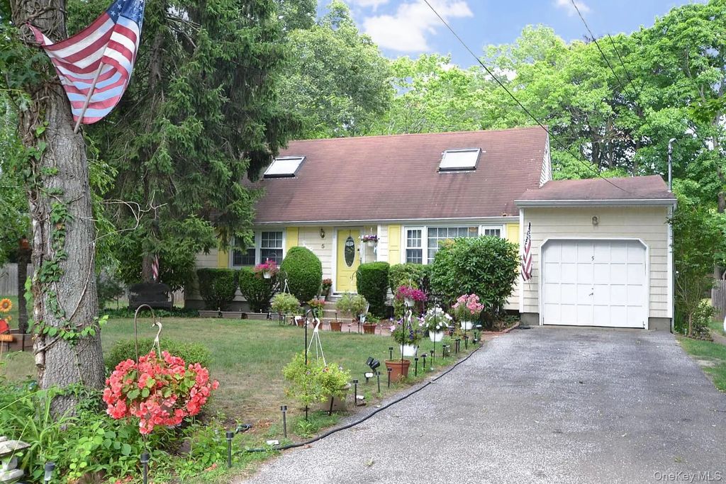 5 Radio Avenue, Miller Place