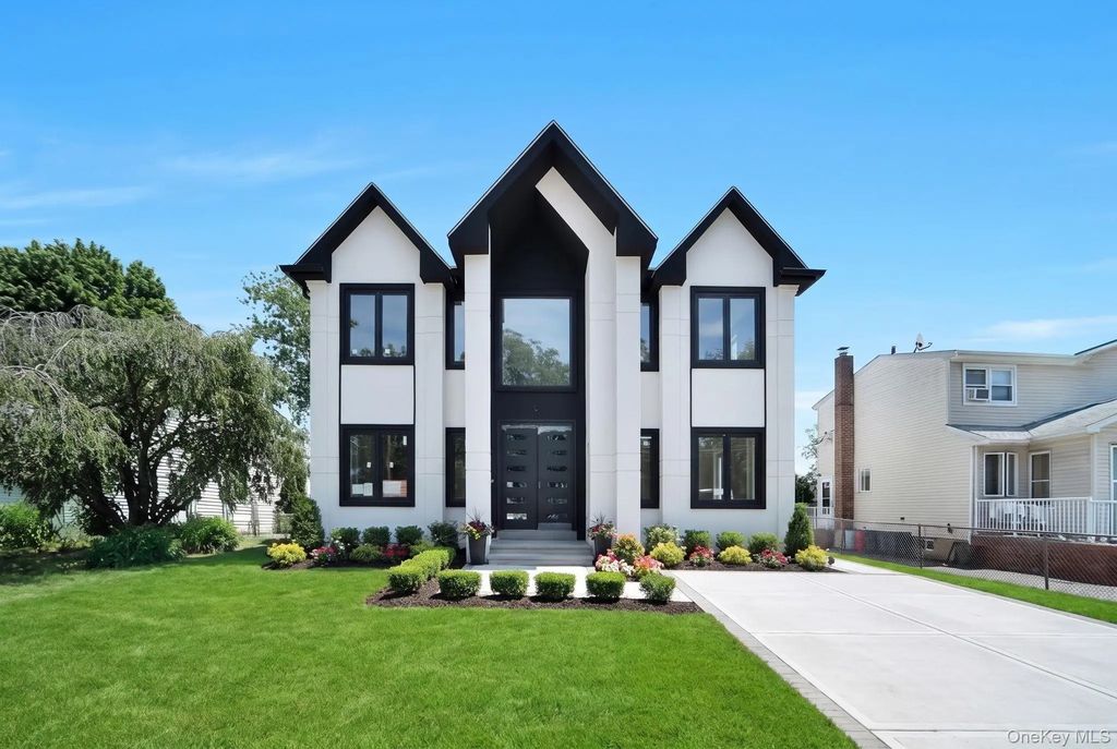 748 Carman Avenue, Westbury