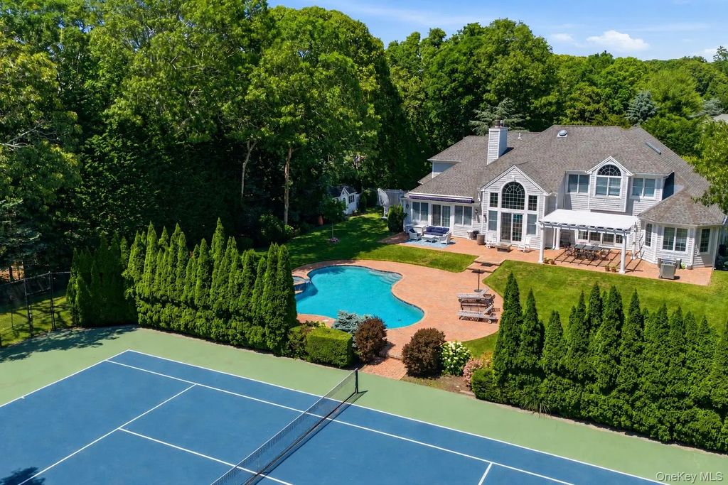 19 Cedarfield Lane, Westhampton