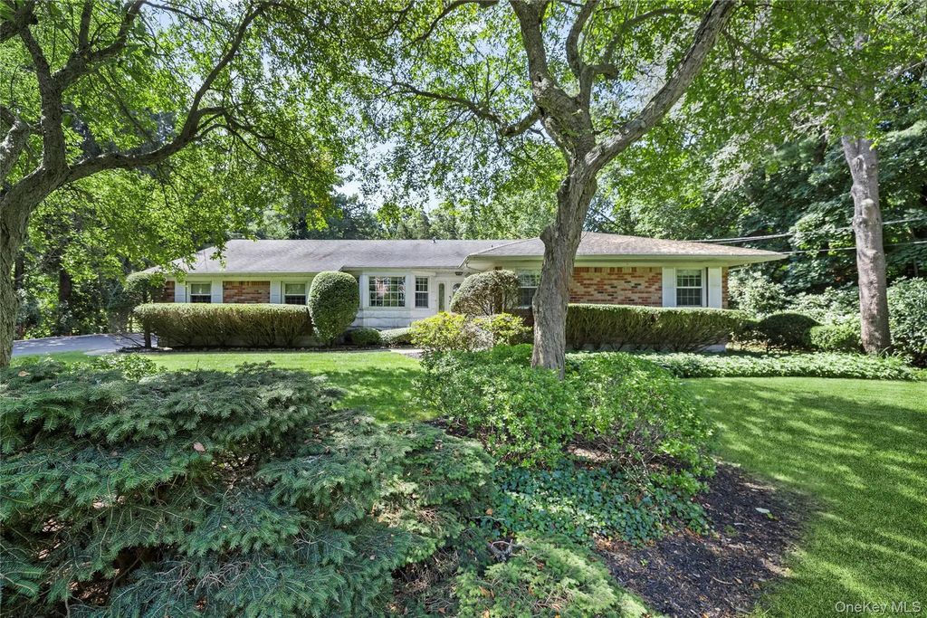 315 Laurel Lane, Laurel Hollow