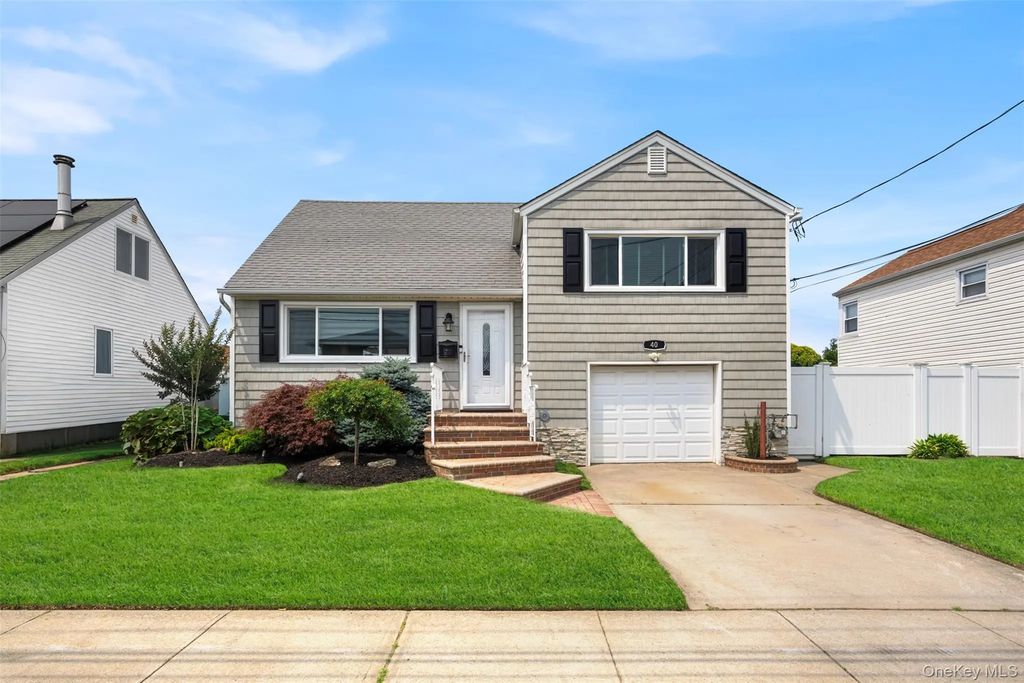 40 Martha Street, Freeport