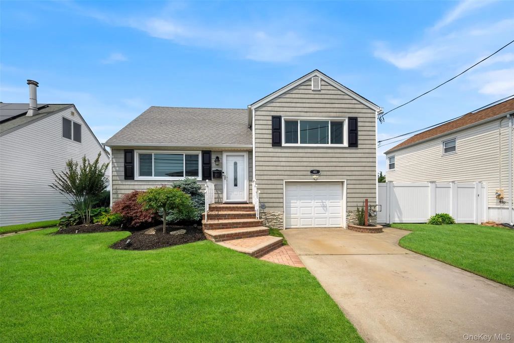 40 Martha Street, Freeport
