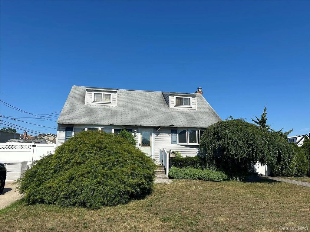 4 Rosemary Drive, Massapequa