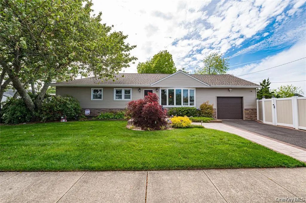 19 Buchanan Avenue, Amity Harbor