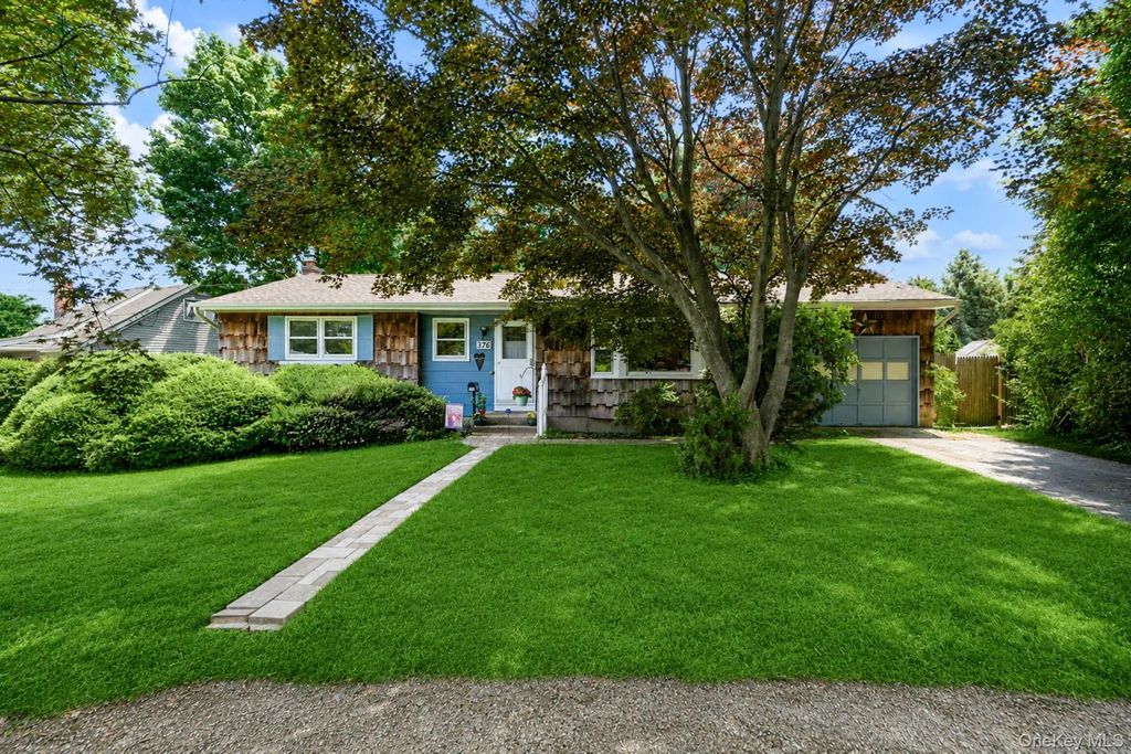 376 Moriches Road, Saint James