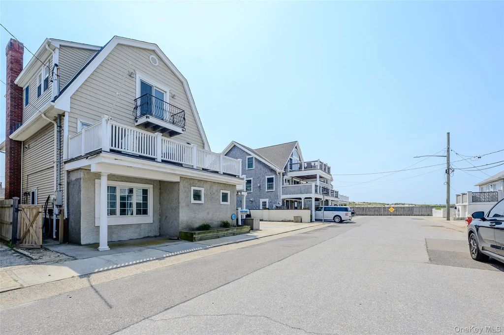 30 Buffalo Avenue, Long Beach