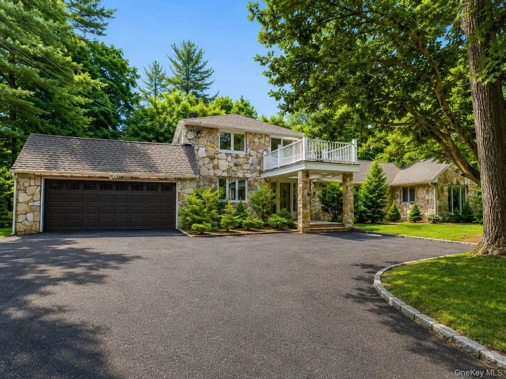 32 Valley Road, Old Westbury