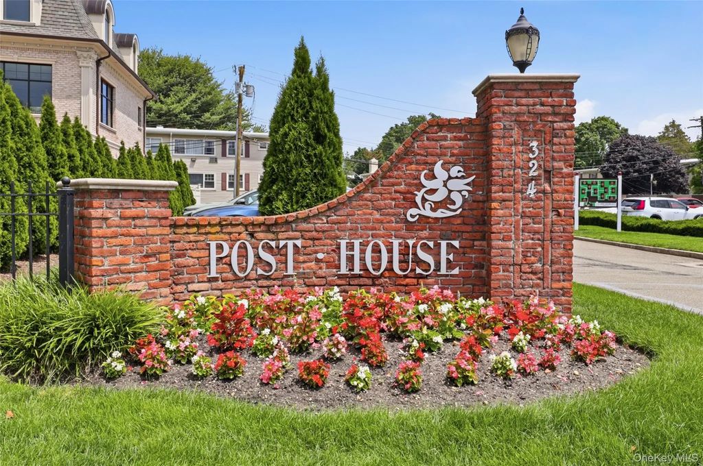 324 Post Avenue # 12l, Westbury