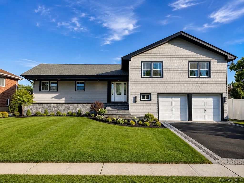 2488 Howard Road, North Bellmore