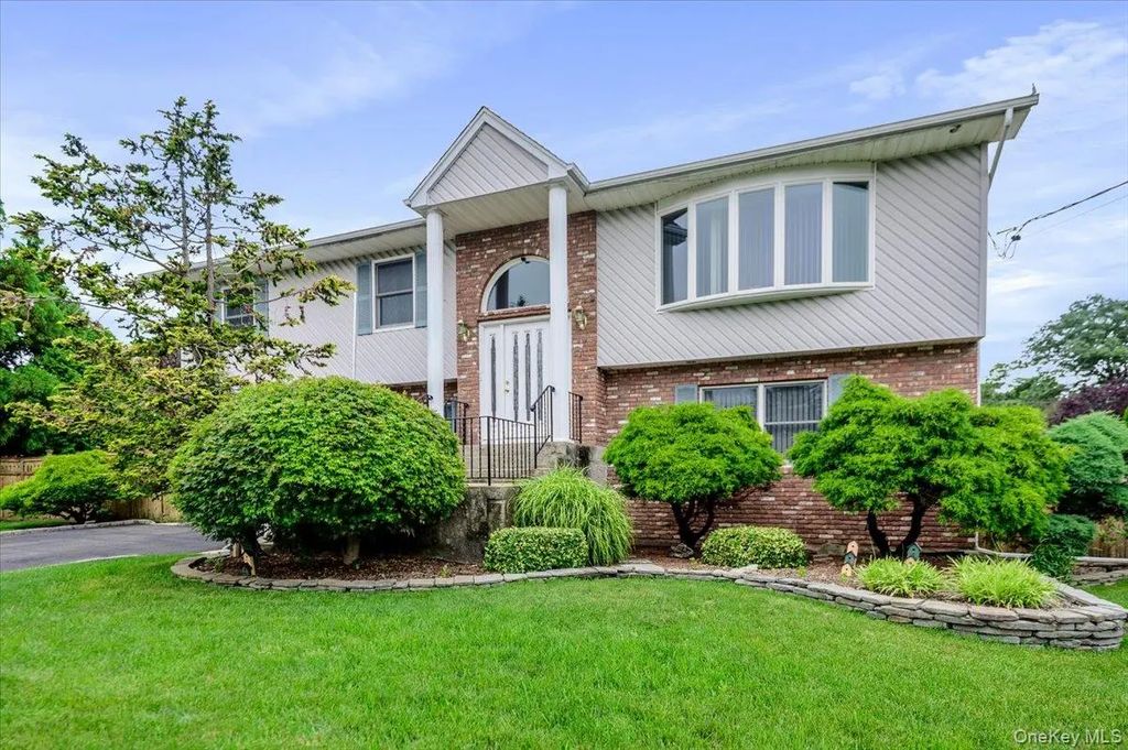 48 Meadow Lane, Hicksville