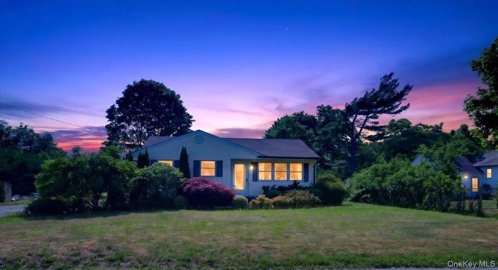 66 Fuoco Road, Bellport