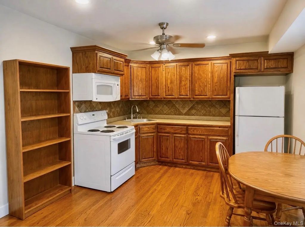 21 Locust Avenue, Amityville