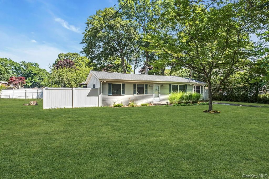 11 Wood Avenue, Shirley