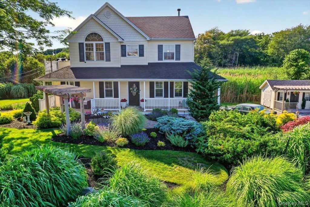 266 Clinton Avenue, East Patchogue