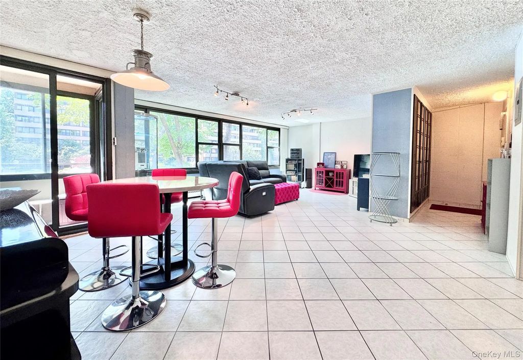 10-10 166 Street # 3a, Beechhurst