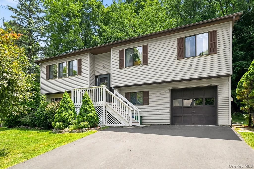 11 Glen Road, Sloatsburg