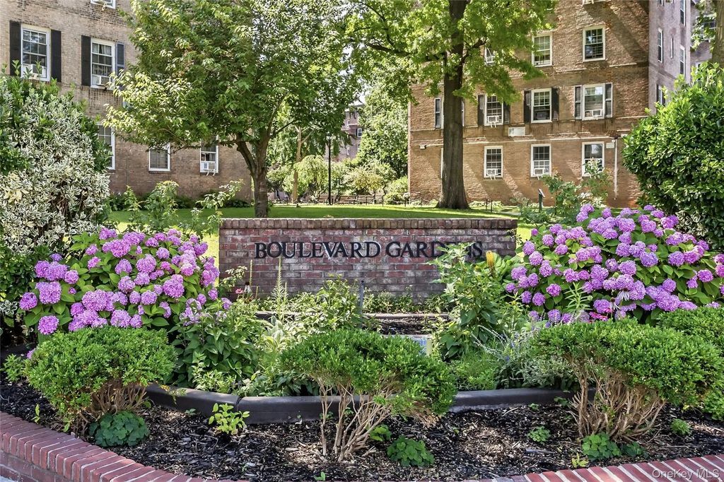 5140 30 Avenue # 4-d, Woodside