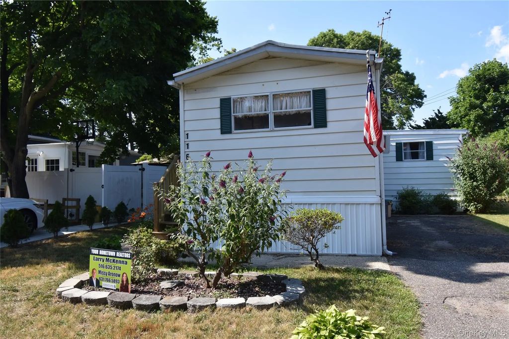 116 Lincoln Avenue, Holbrook