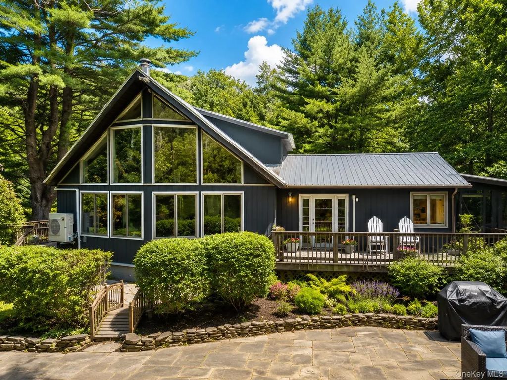 284 Mountain Pass, East Branch