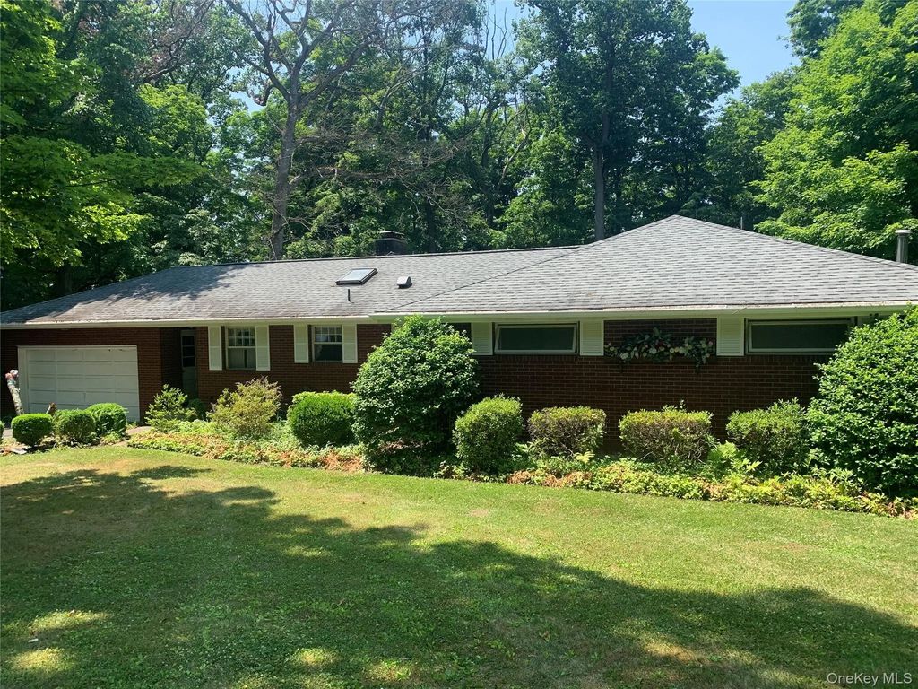 9 Dogwood Hill Road, Wappingers Falls