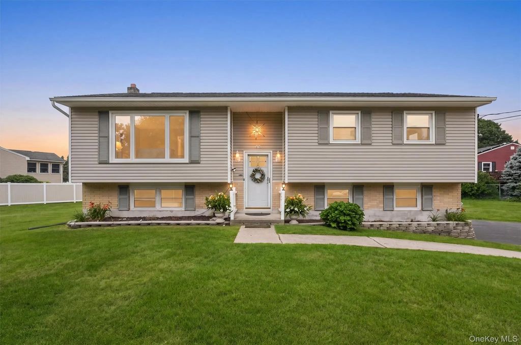 40 Long Meadow Drive, Staatsburg