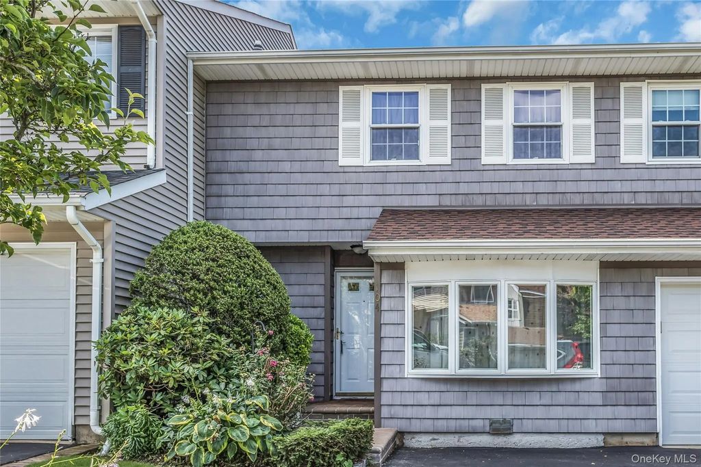 104 W Woodlake Drive, Woodbury