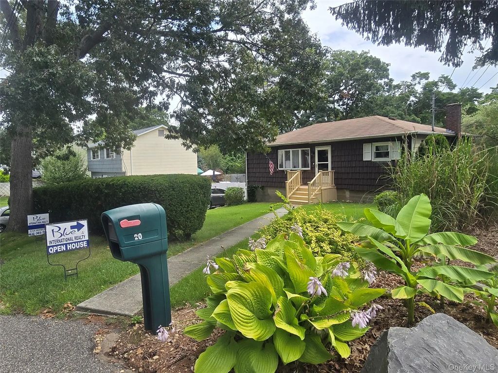 20 Birch Avenue, Farmingville