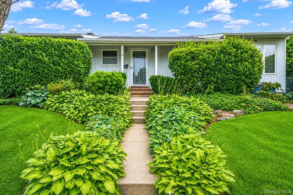 18 Edi Avenue, Plainview