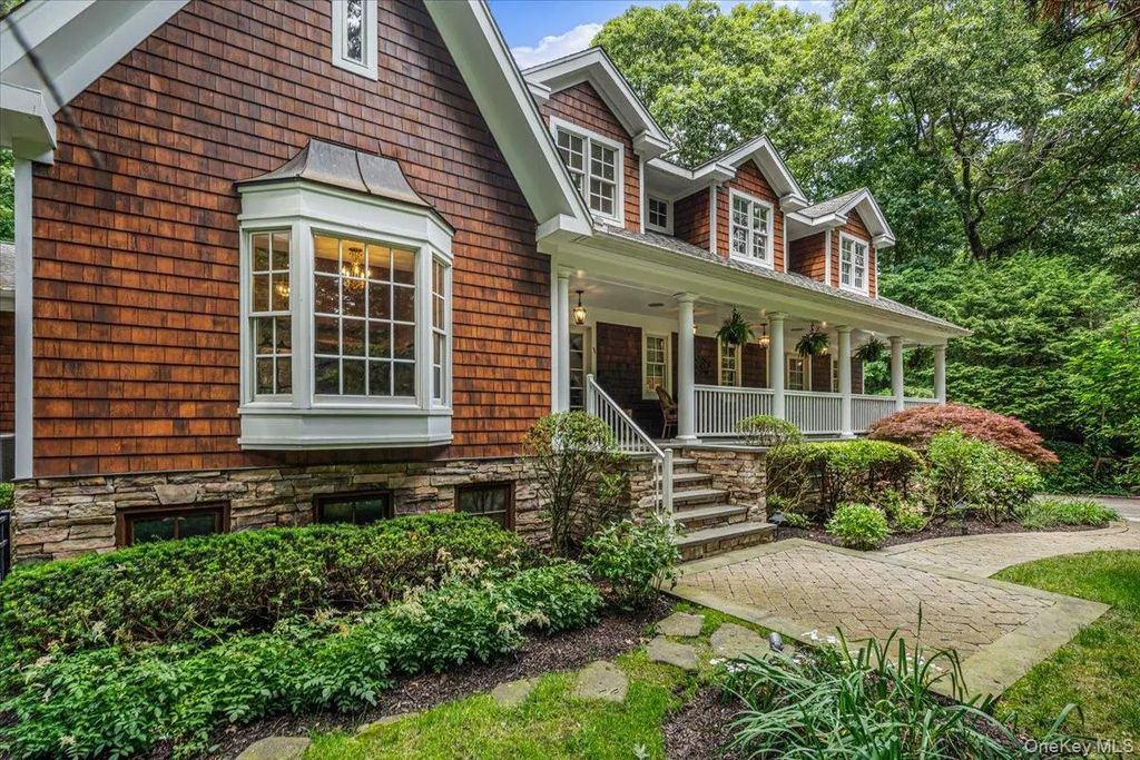 39 Cherry Lane, Syosset