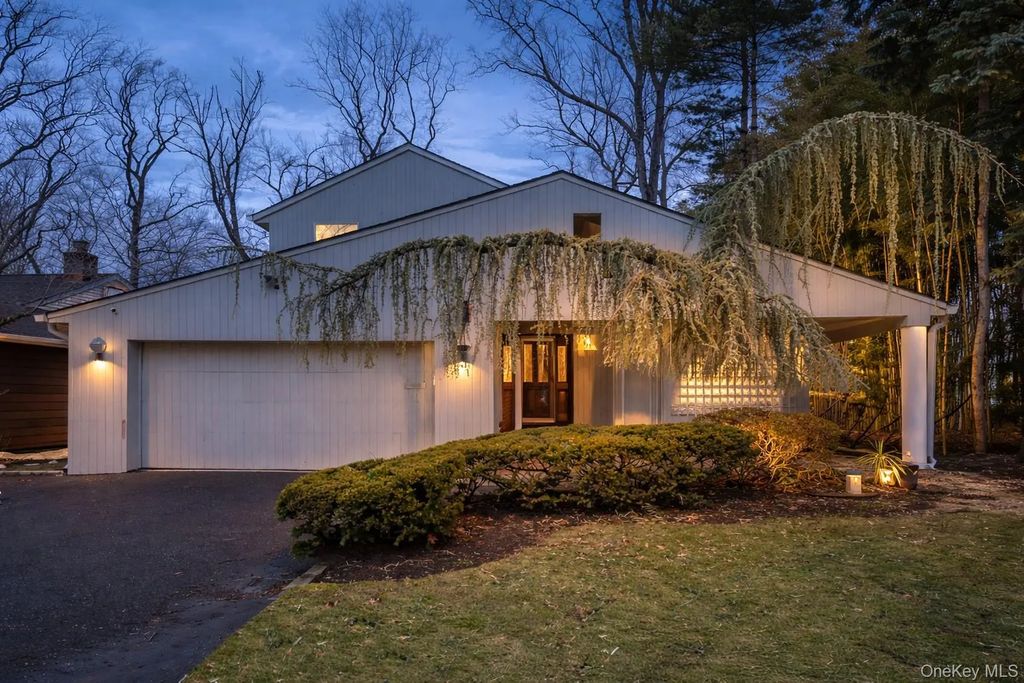 127 Wooleys Lane, Great Neck