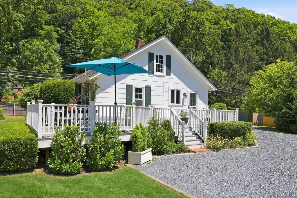 189 Pound Ridge Road, Bedford