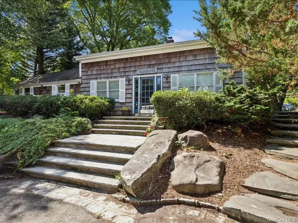 386 Bread And Cheese Hollow Road, Northport