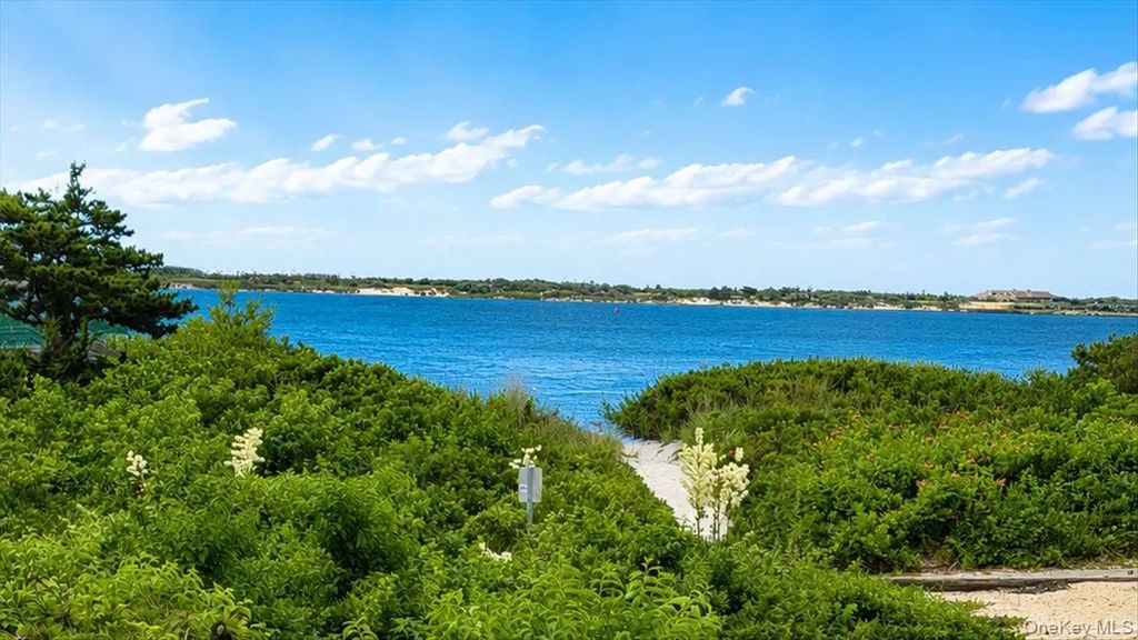 72 Circle Drive, Oak Beach