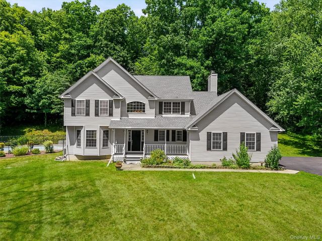 32 Robinson Lane, Wappingers Falls