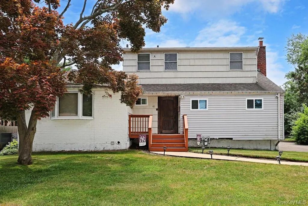 41 Cambria Road, Syosset