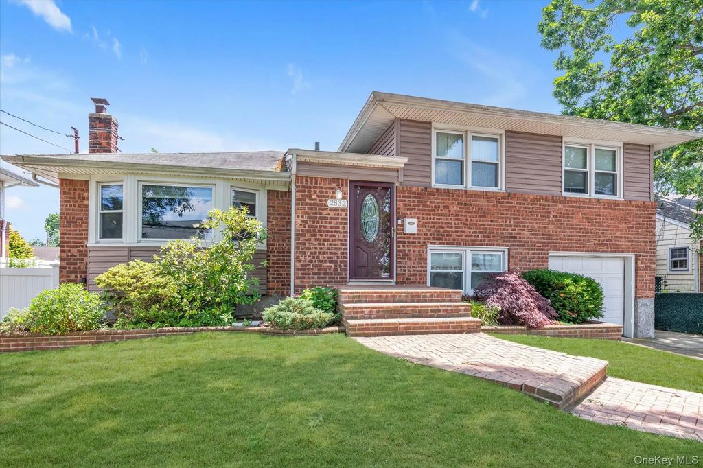 2832 Court Street, North Bellmore