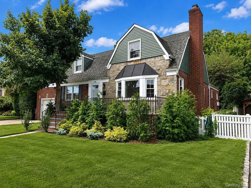 198 Canterbury, Lynbrook