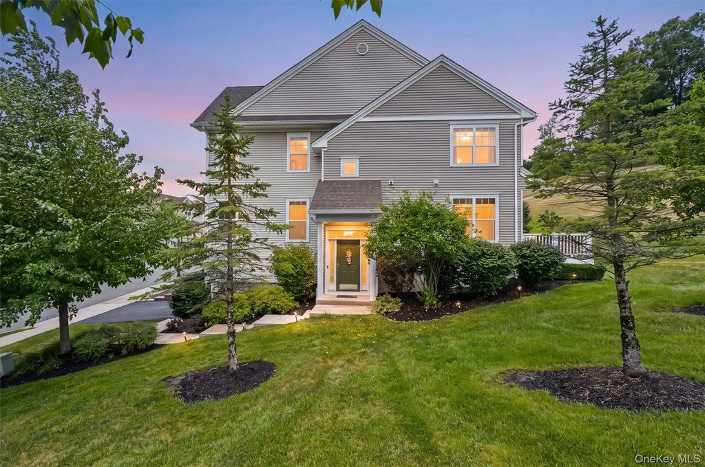 2608 Hawthorn Way, New Windsor