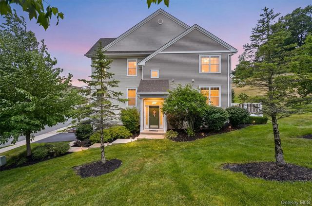 2608 Hawthorn Way, New Windsor