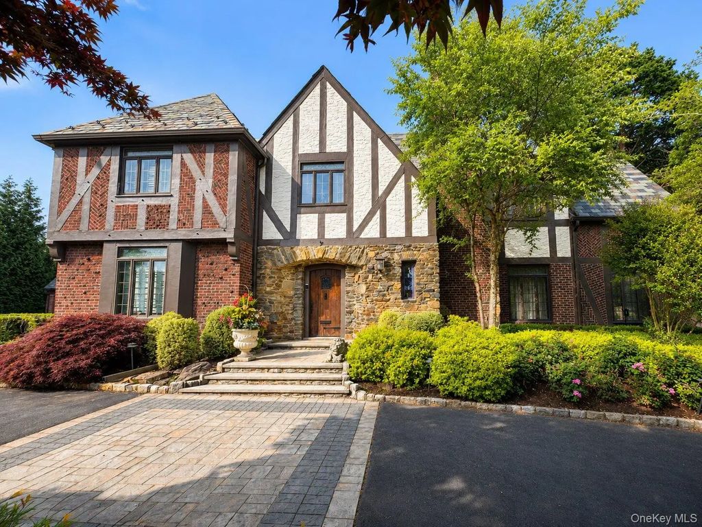 76 Wood Lane, Woodsburgh